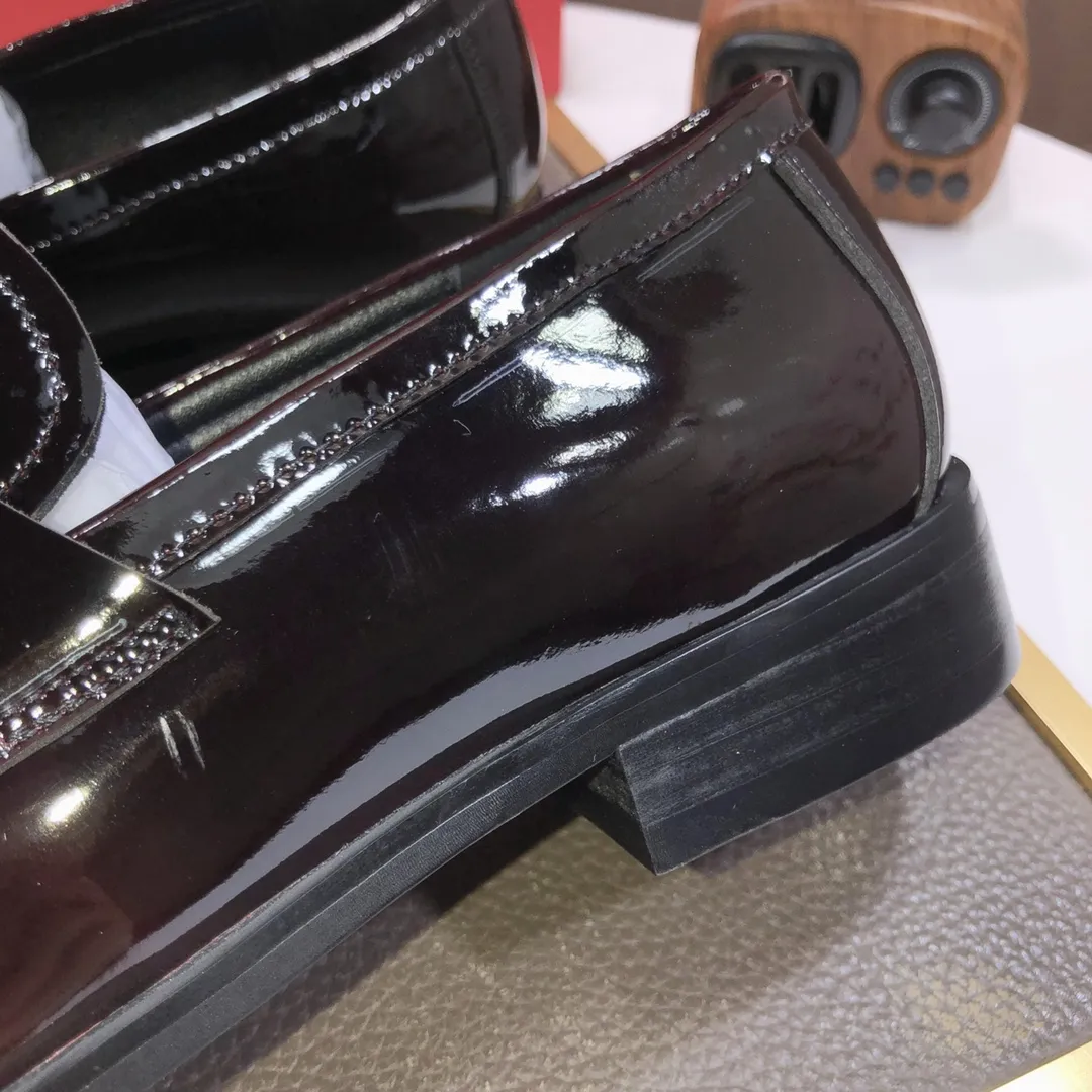 Men's shoes💰480💰[Ferragamo/Ferragamo] The latest model in the counter. Original imported high-quality cowhide with open sides + imported sheepskin lining + original luxury metal buckle + original combination outsole. Comparison without pressure. 38--45 (45 is custom-made and cannot be returned or exchanged)